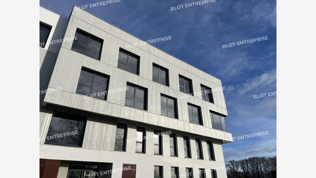 A vendre bureaux de 220m² à Chartres-de-Bretagne