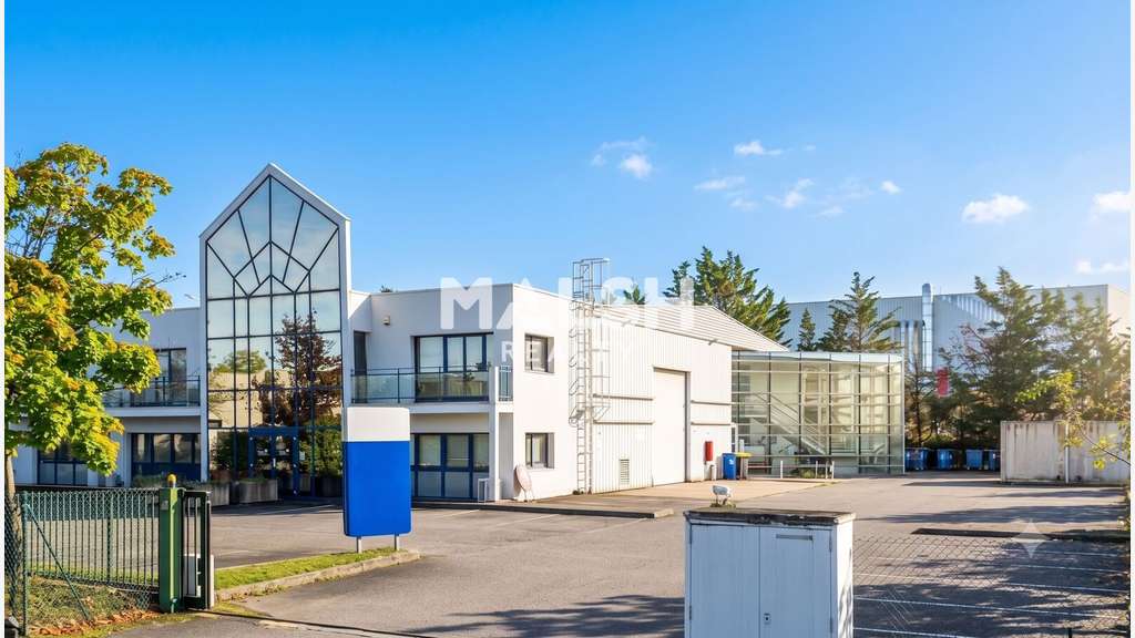 Bâtiment mixte indépendant à usage principal de bu