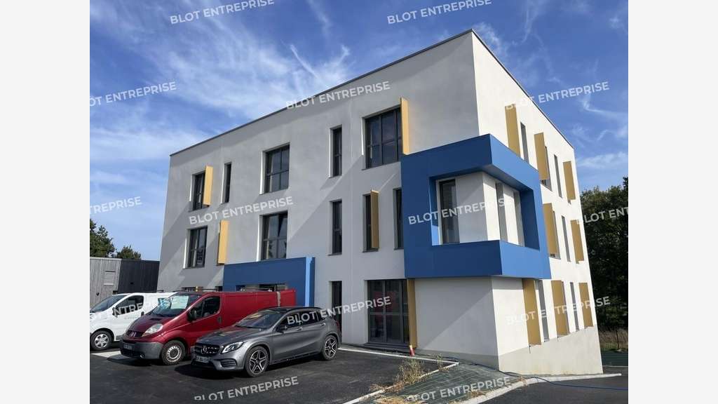 A LOUER - BUREAUX - RENNES EST - 871 m²