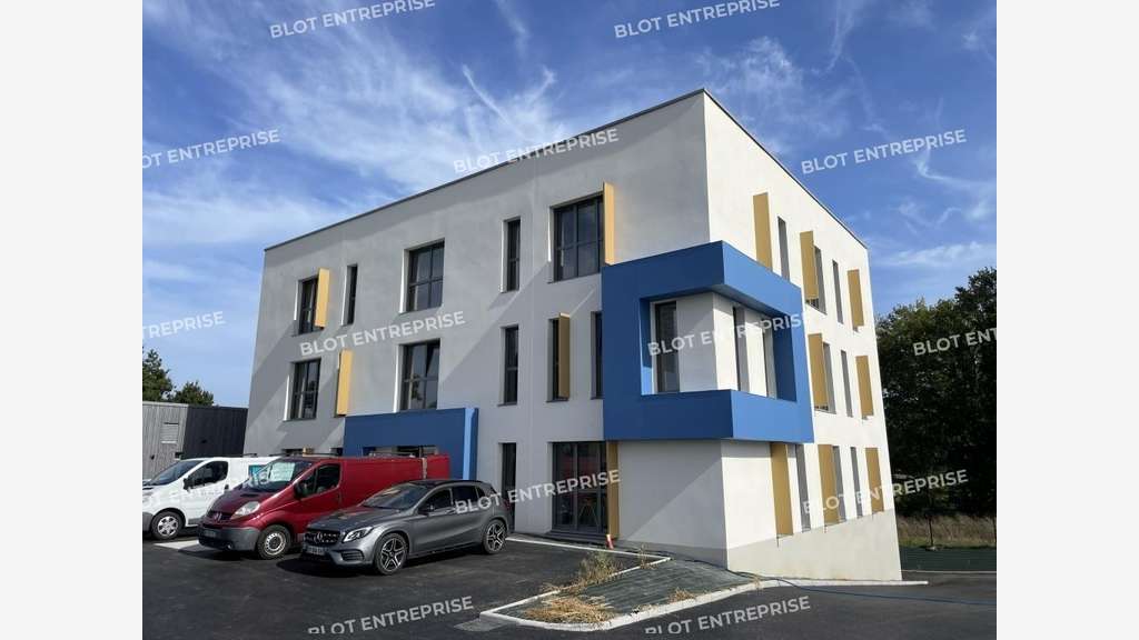 A LOUER - BUREAUX - RENNES EST - 871 m²