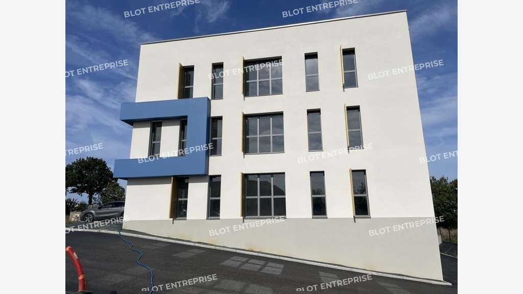 A LOUER - BUREAUX - RENNES EST - 871 m²