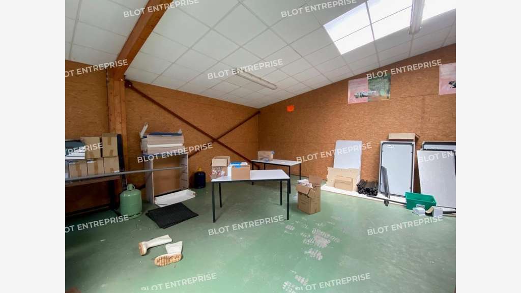 À VENDRE - BUREAUX / LOCAUX D'ACTIVITES - 269 m² -