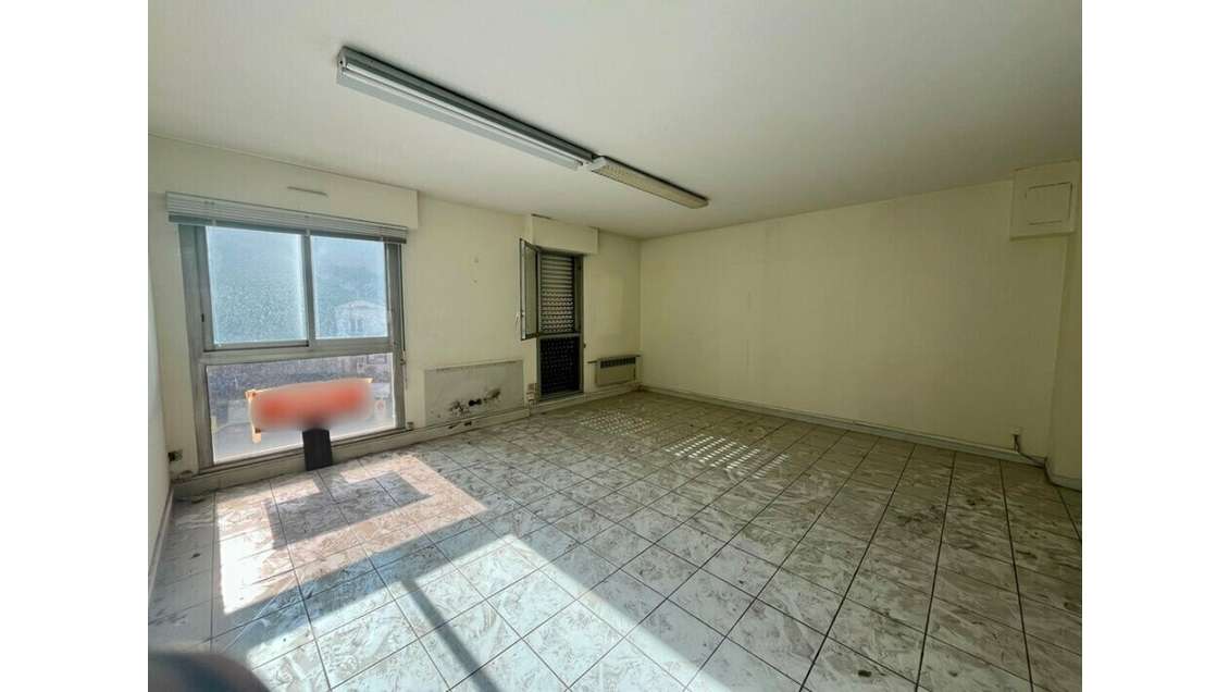 Bureaux 68m² R+1 à vendre à Châteaurenard