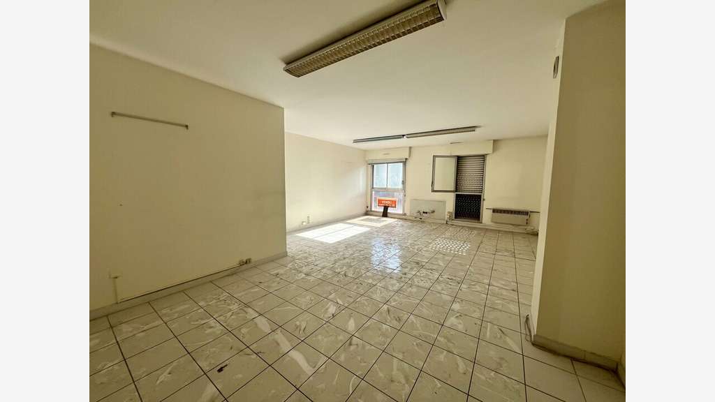 Bureaux 68m² R+1 à vendre à Châteaurenard