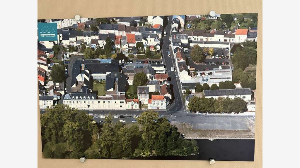 CHATELLERAULT - BUREAUX à vendre