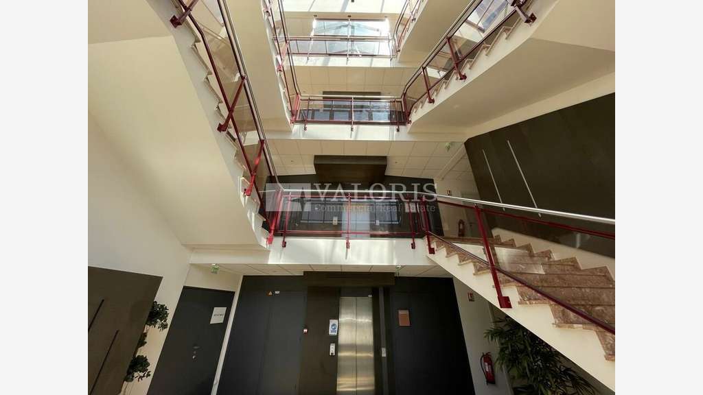Bureaux 244m² dernier étage à vendre à Dardilly 