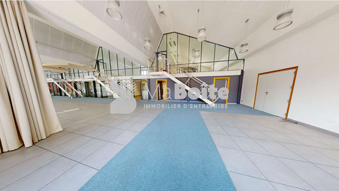 Vente local commercial de 1670m² à Saint-Etienne
