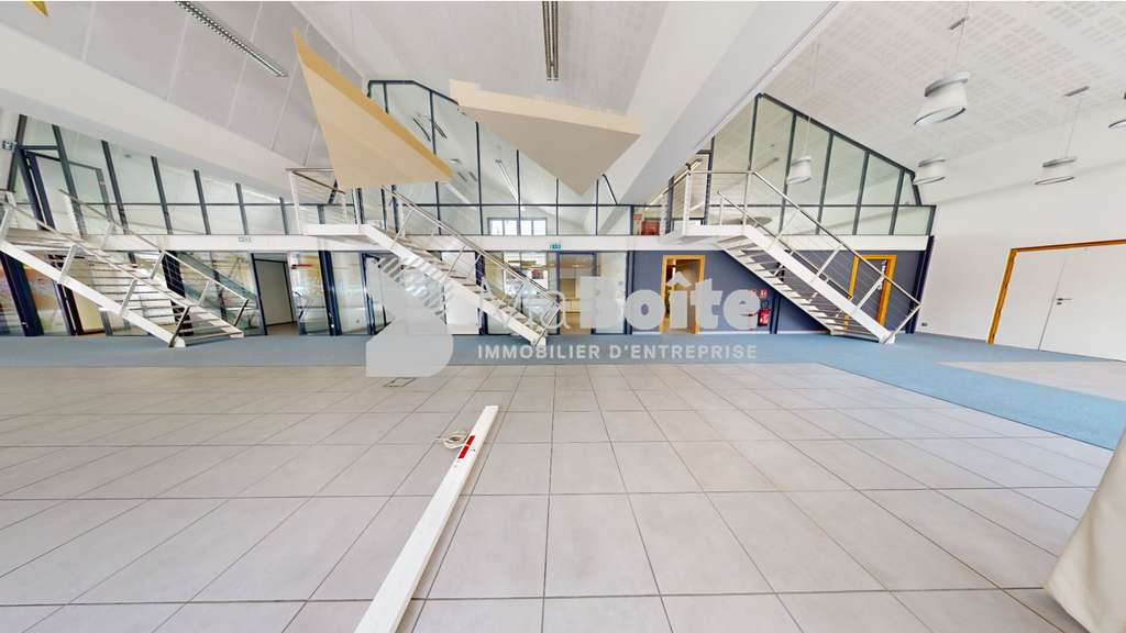 Vente local commercial de 1670m² à Saint-Etienne