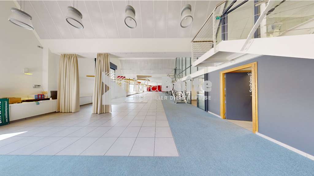 Vente local commercial de 1670m² à Saint-Etienne