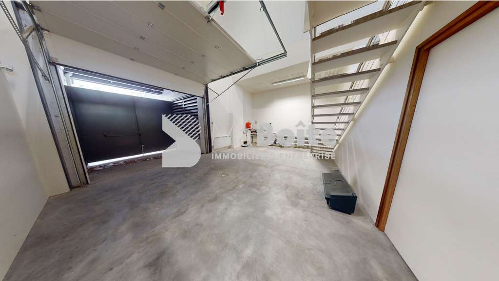 Vente local commercial de 1670m² à Saint-Etienne