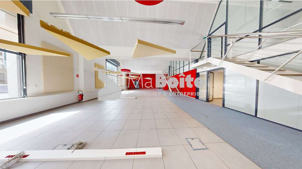 Vente local commercial de 1670m² à Saint-Etienne