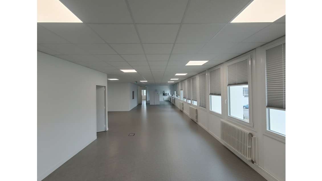 AV bureaux 180m² bien situés avec parking à Dinan