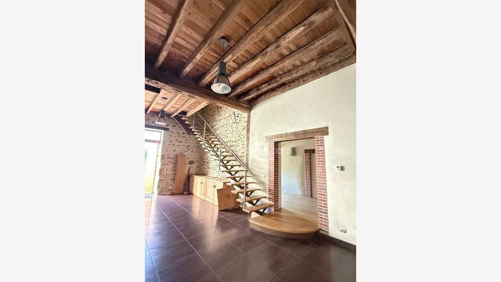 Superbe grange rénovée avec gout à Dun le Palestel