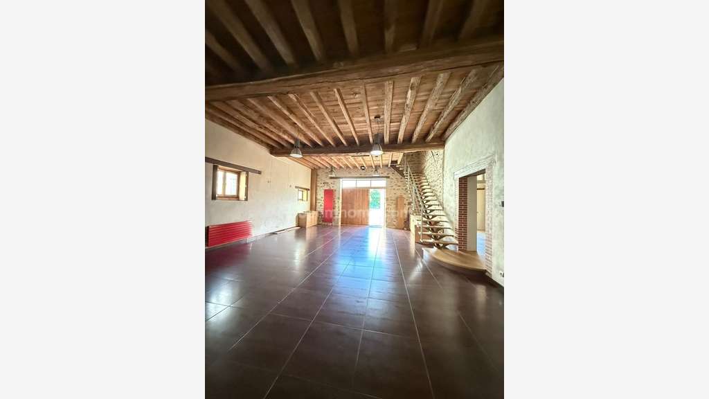 Superbe grange rénovée avec gout à Dun le Palestel