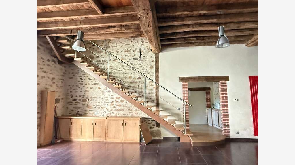 Superbe grange rénovée avec gout à Dun le Palestel