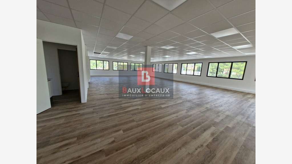 Vente bureaux divisibles neufs 831m² à Éguilles