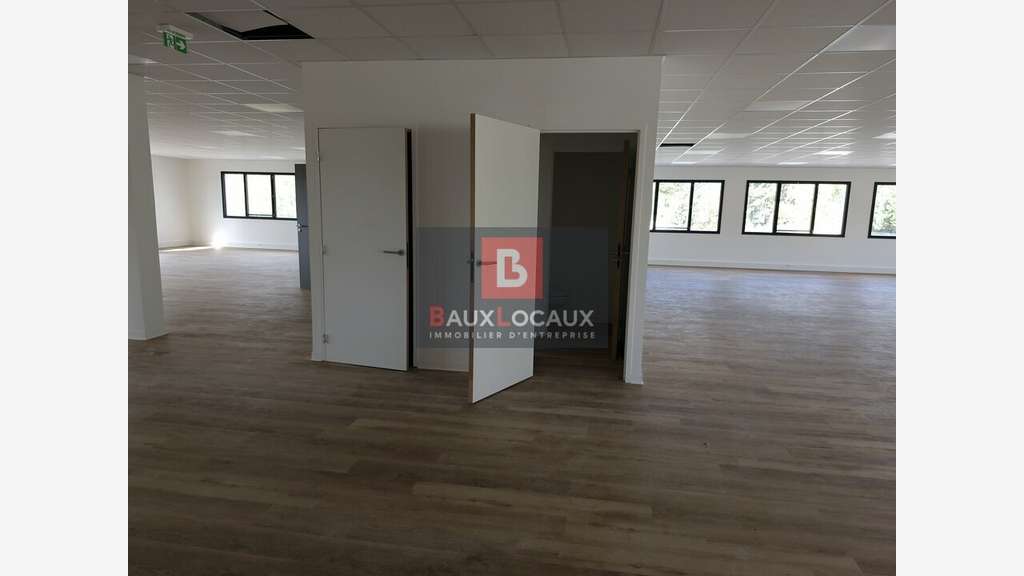 Vente bureaux divisibles neufs 831m² à Éguilles