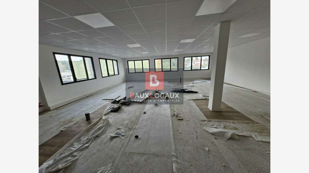 Vente bureaux divisibles neufs 831m² à Éguilles