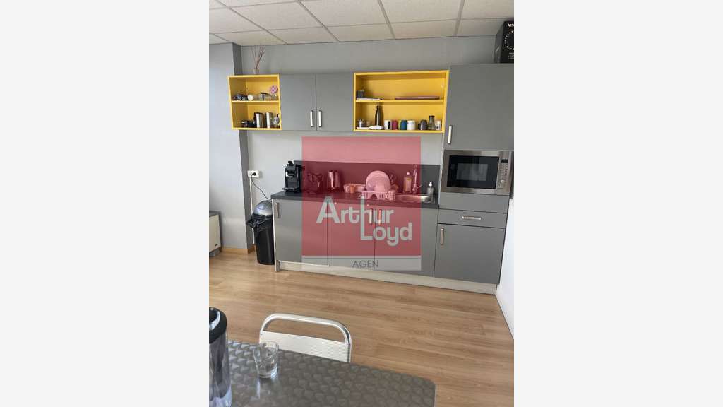 Bureaux 195m² proche sorties autoroute Agen