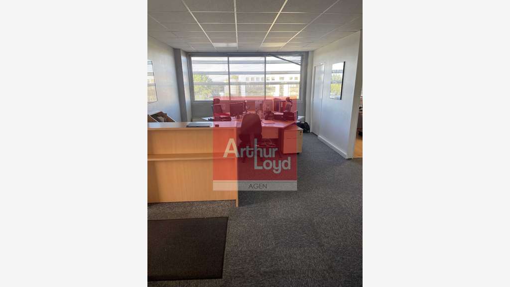 Bureaux 195m² proche sorties autoroute Agen