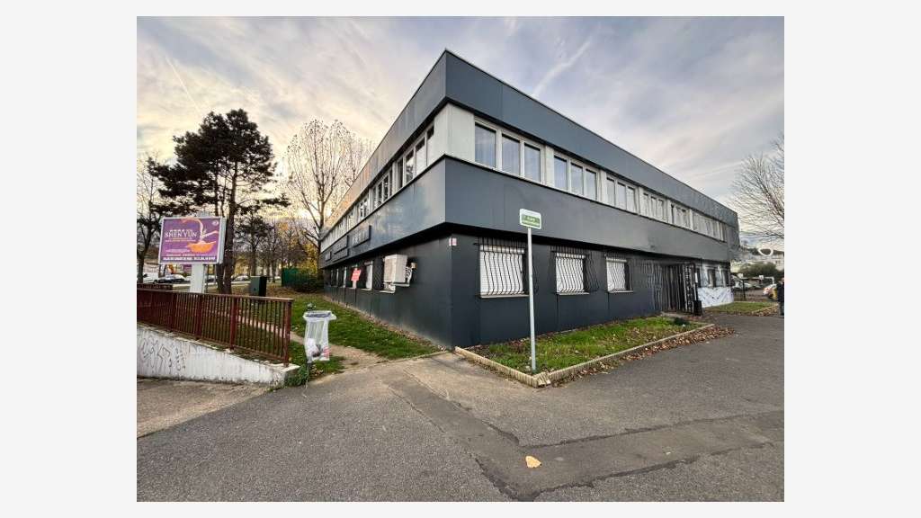 Bureaux et local commercial à vendre