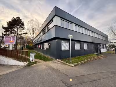 Bureaux et local commercial à vendre