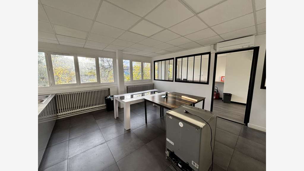 Bureaux et local commercial à vendre