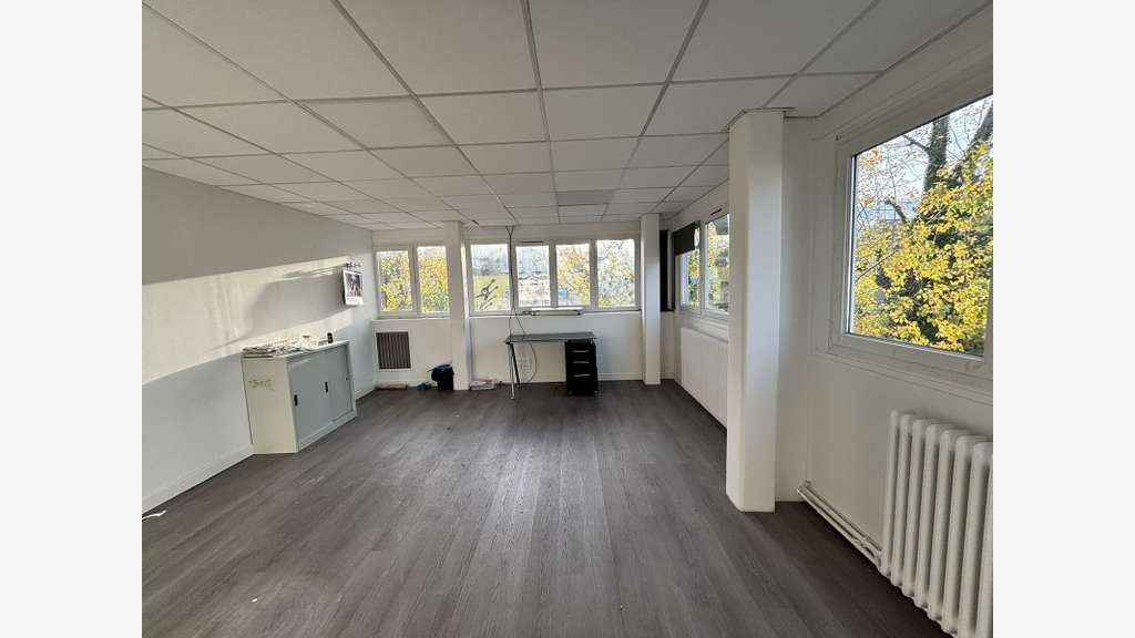 Bureaux et local commercial à vendre