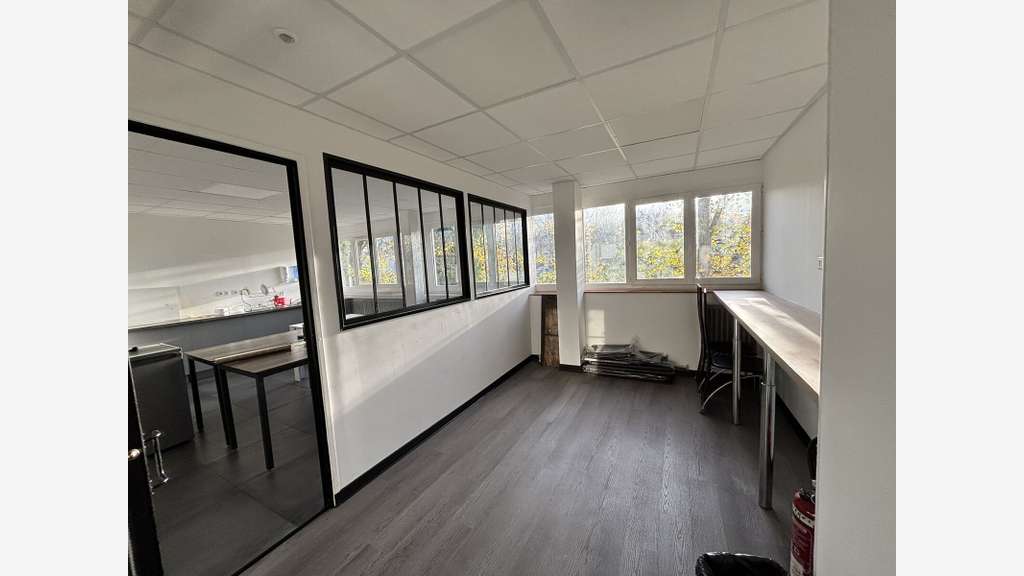 Bureaux et local commercial à vendre