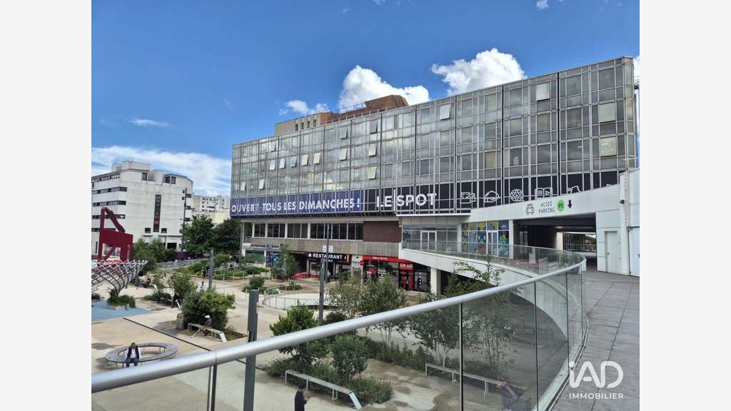 Bureau à Évry
