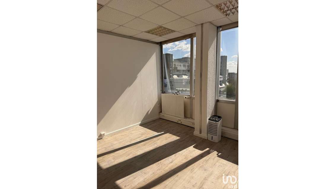 Bureau à Évry