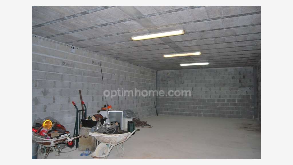 Cède espace stockage et bureaux 760m² Fontclaireau