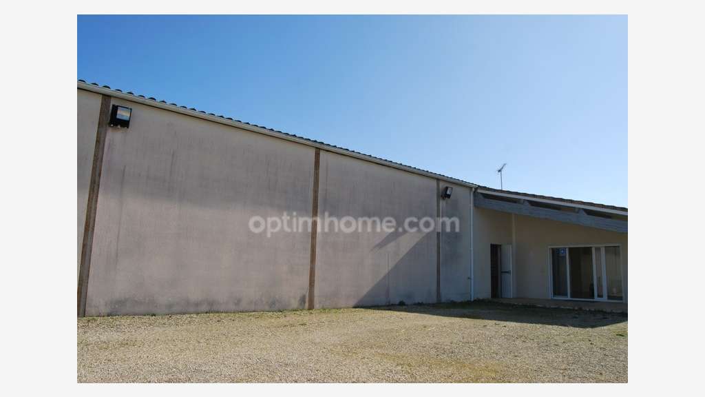 Cède espace stockage et bureaux 760m² Fontclaireau
