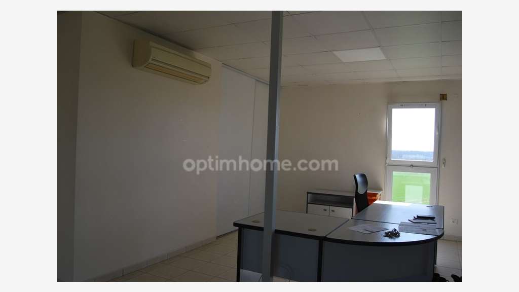 Cède espace stockage et bureaux 760m² Fontclaireau