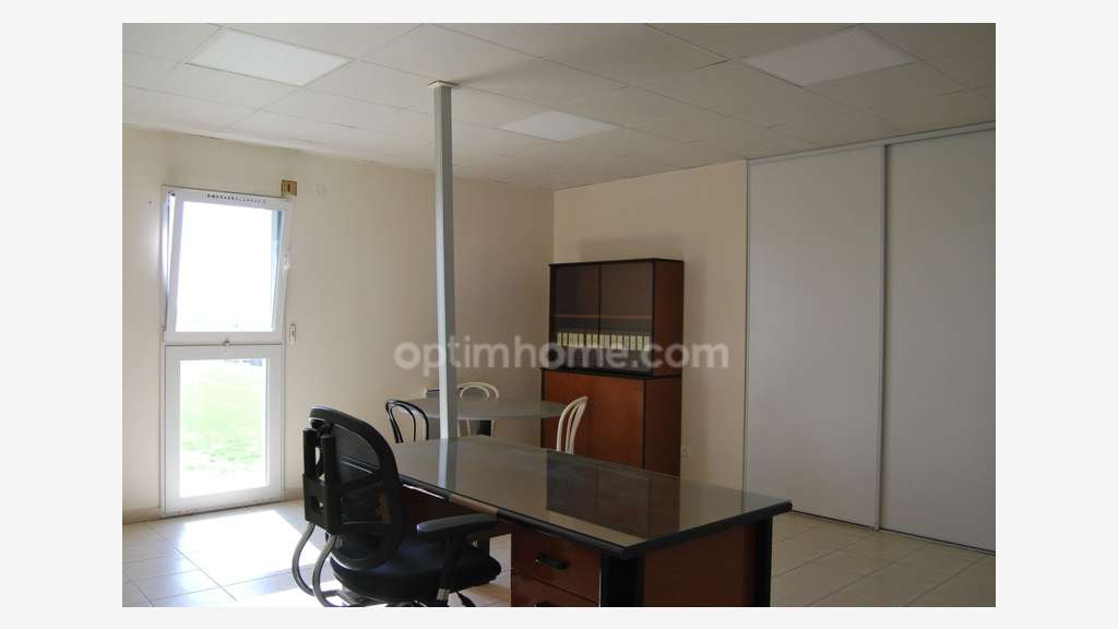 Cède espace stockage et bureaux 760m² Fontclaireau