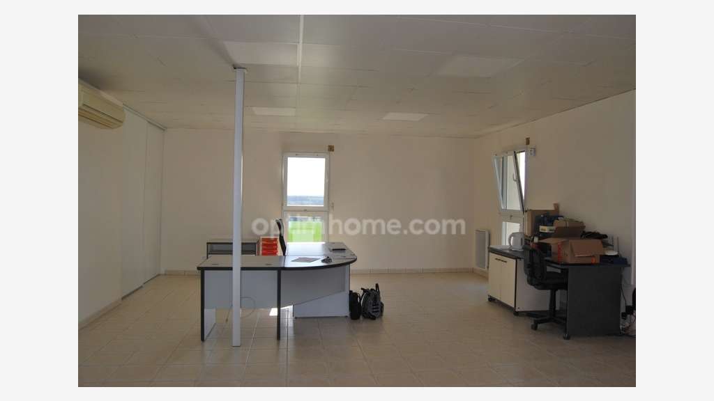 Cède espace stockage et bureaux 760m² Fontclaireau