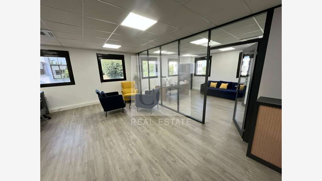 Bureaux rénovés de 71m² à vendre à Francheville