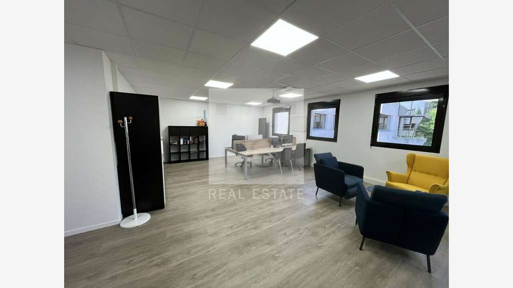 Bureaux rénovés de 71m² à vendre à Francheville