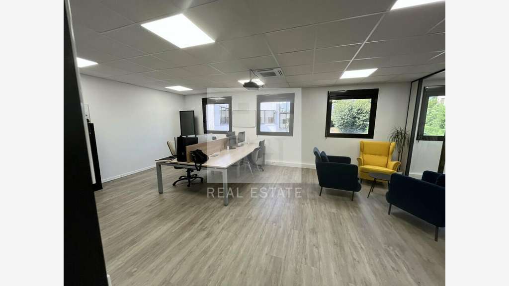 Bureaux rénovés de 71m² à vendre à Francheville