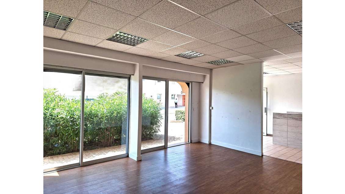 Bureaux 53m² 2 places parking à vendre à Fréjus
