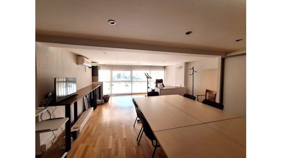 Vente local professionnel sur 2 niveaux à Fréjus