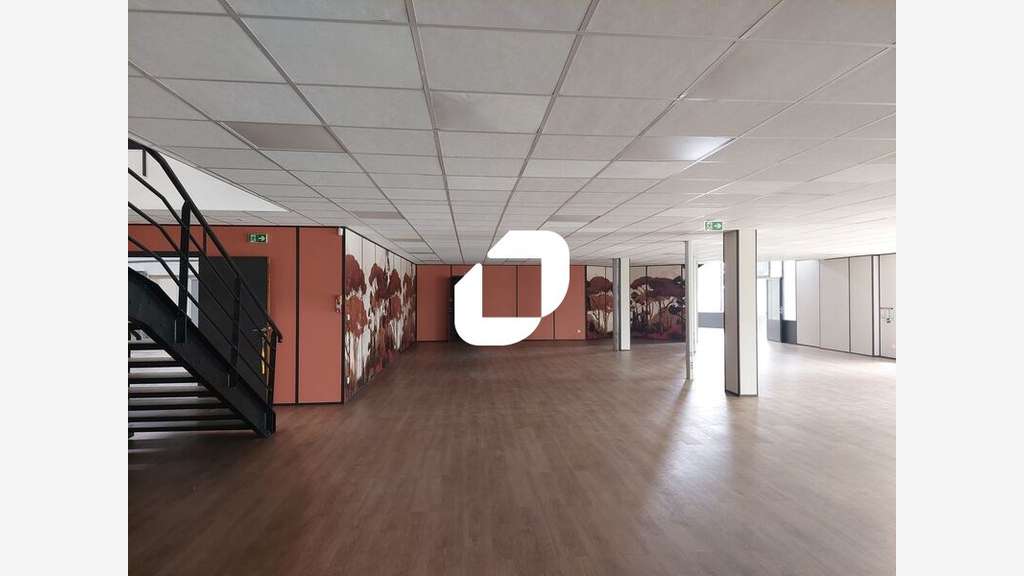 Vente Bureaux 1721m² Gazeran