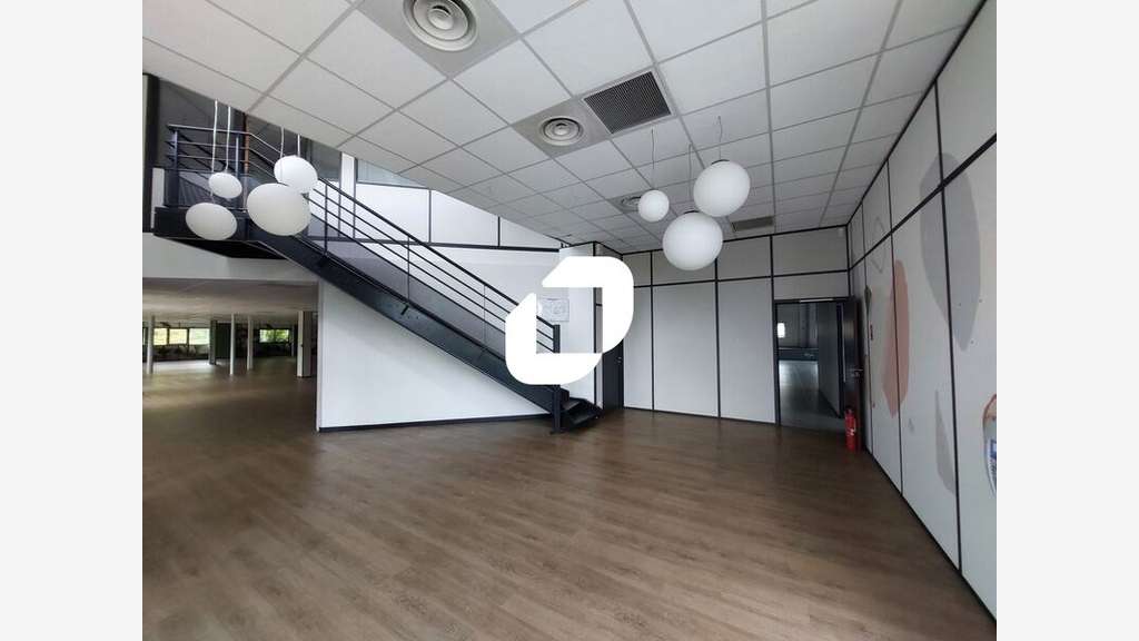 Vente Bureaux 1721m² Gazeran