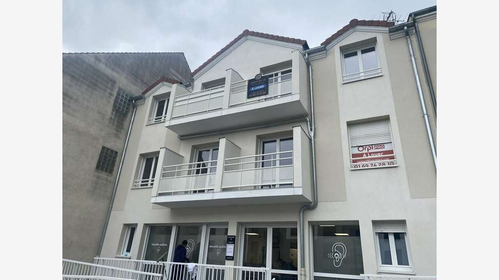 AV bureaux 300m² proche A6 et N7 à Grigny