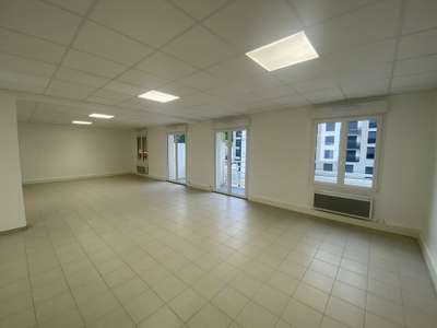 AV bureaux 300m² proche A6 et N7 à Grigny 