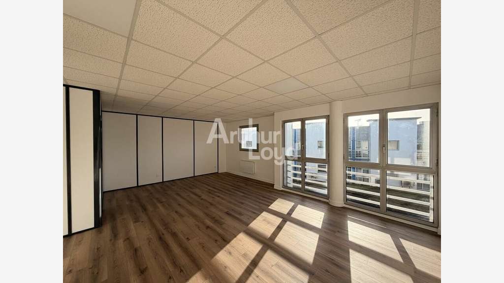 Immeuble de bureaux à vendre à Jaunay-Clan