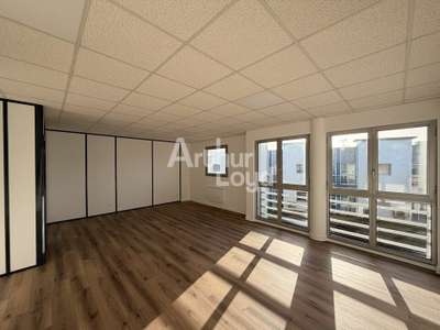 Immeuble de bureaux à vendre à Jaunay-Clan