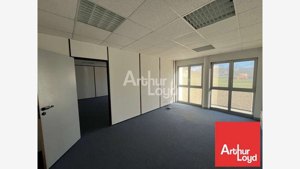 Immeuble de bureaux à vendre à Jaunay-Clan
