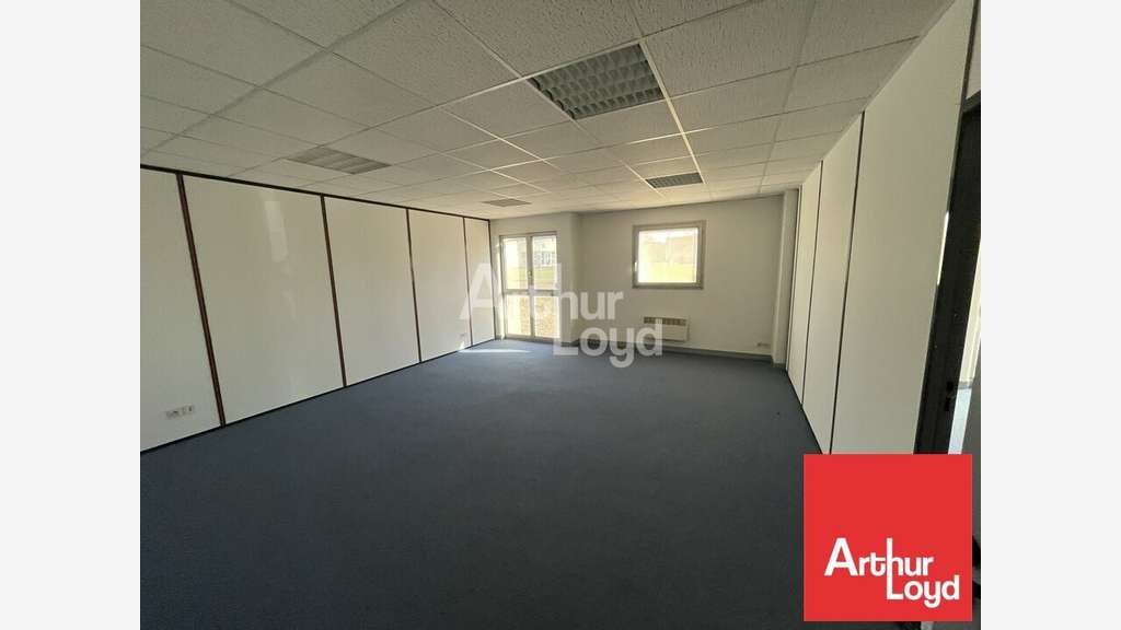 Immeuble de bureaux à vendre à Jaunay-Clan