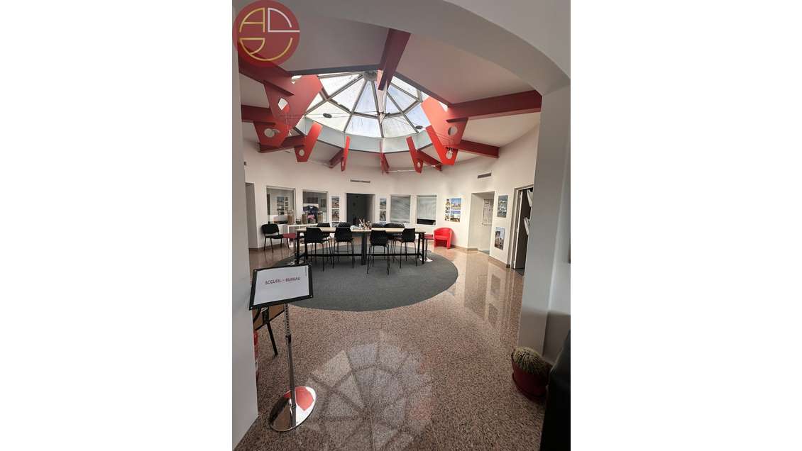 À vendre bureaux 380m² sur 4000m² à L'Union